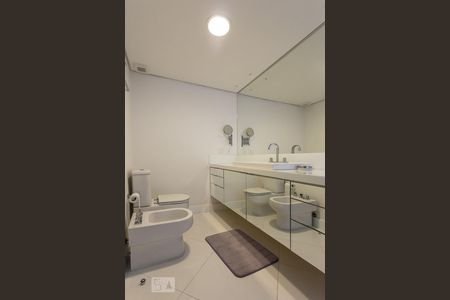 Apartamento à venda com 90m², 1 quarto e 2 vagasBanheiro da suíte