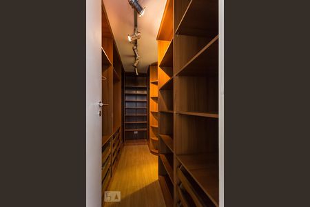 Apartamento à venda com 90m², 1 quarto e 2 vagasCloset