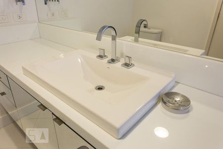 Apartamento à venda com 90m², 1 quarto e 2 vagasBanheiro da suíte