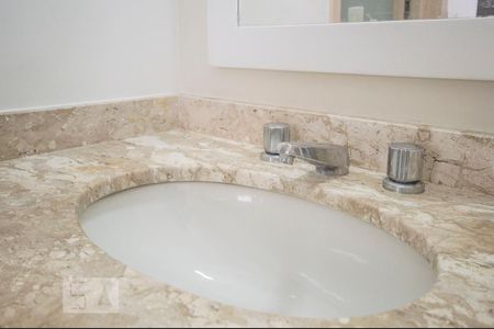 Banheiro de apartamento para alugar com 1 quarto, 40m² em Cidade Monções, São Paulo