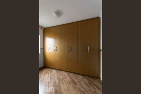 Apartamento para alugar com 87m², 3 quartos e 2 vagasQuarto 2 (Armários)