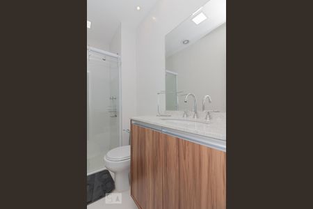 Banheiro de apartamento à venda com 1 quarto, 72m² em Umuarama, Osasco