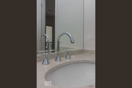 Banheiro de apartamento à venda com 1 quarto, 72m² em Umuarama, Osasco