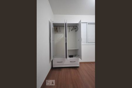 armário do quarto 2 de apartamento para alugar com 3 quartos, 75m² em Parque Reboucas, São Paulo