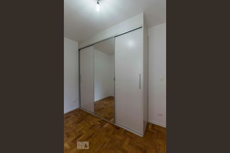 Apartamento para alugar com 70m², 2 quartos e sem vagaQuarto 1 (Armários)