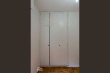 Apartamento para alugar com 70m², 2 quartos e sem vagaQuarto 2 (Armários)