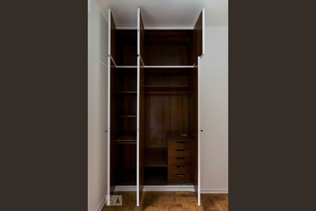 Apartamento para alugar com 70m², 2 quartos e sem vagaQuarto 2 (Armários)