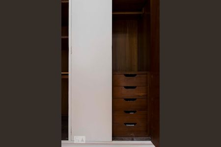 Apartamento para alugar com 70m², 2 quartos e sem vagaQuarto 2 (Armários)