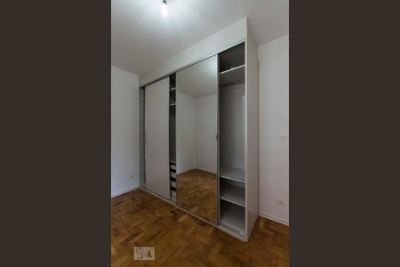 Apartamento para alugar com 70m², 2 quartos e sem vagaQuarto 1 (Armários)
