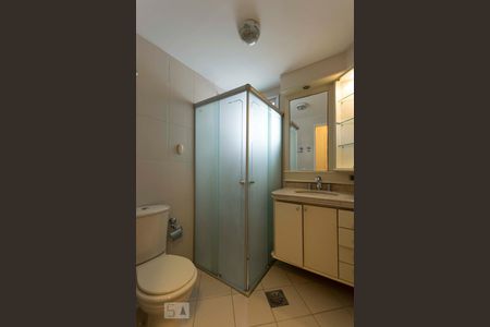 Banheiro social de apartamento à venda com 3 quartos, 113m² em Vila Mariana, São Paulo