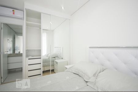 Suíte de apartamento para alugar com 1 quarto, 55m² em Santo Amaro, São Paulo