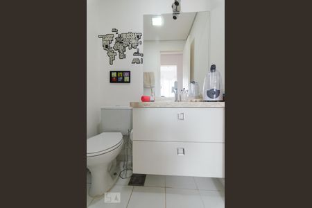 Banheiro social de apartamento para alugar com 2 quartos, 67m² em Centro, Campinas