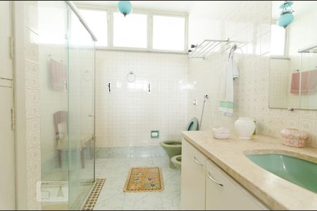 Casa para alugar com 338m², 3 quartos e 3 vagasBanheiro