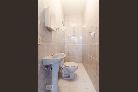 Casa para alugar com 338m², 3 quartos e 3 vagasEdicula - banheiro