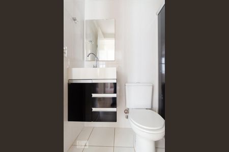 Banheiro social de apartamento à venda com 2 quartos, 52m² em Jardim Nova Europa, Campinas
