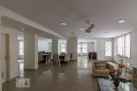 Studio para alugar com 220m², 2 quartos e 2 vagas Studio para alugar com 220m², 2 quartos e 2 vagasHall de entrada