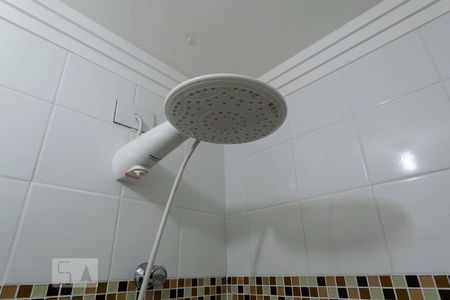 Banheiro (Chuveiro) de kitnet/studio para alugar com 1 quarto, 45m² em Cambuci, São Paulo