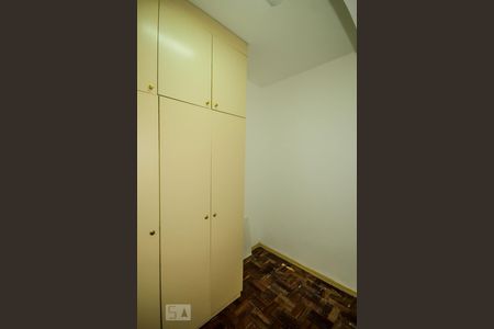 Apartamento à venda com 157m², 3 quartos e 2 vagas Apartamento à venda com 157m², 3 quartos e 2 vagasQuarto de Serviço