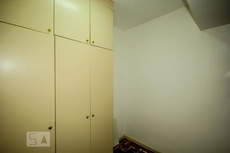 Apartamento à venda com 157m², 3 quartos e 2 vagas Apartamento à venda com 157m², 3 quartos e 2 vagasQuarto de Serviço