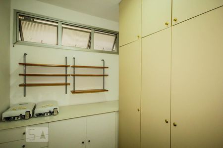Apartamento à venda com 157m², 3 quartos e 2 vagas Apartamento à venda com 157m², 3 quartos e 2 vagasQuarto de Serviço