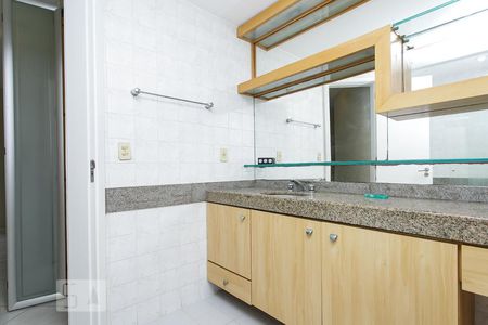 Apartamento para alugar com 193m², 4 quartos e 2 vagasBANHEIRO