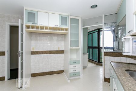 Apartamento para alugar com 193m², 4 quartos e 2 vagasCOZINHA