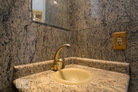 Suíte - Banheiro (Torneira) de apartamento para alugar com 1 quarto, 50m² em Aclimação, São Paulo
