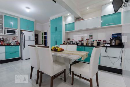 Casa para alugar com 100m², 3 quartos e 2 vagasCozinha