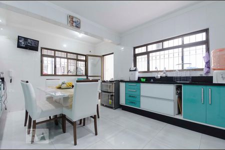 Casa para alugar com 100m², 3 quartos e 2 vagasCozinha