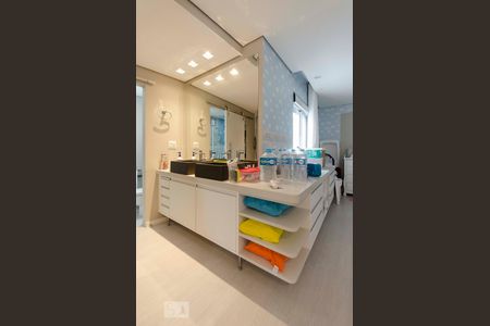 Casa para alugar com 100m², 3 quartos e 2 vagasSuíte 2