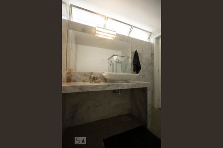 Apartamento à venda com 350m², 4 quartos e 2 vagasBanheiro 1