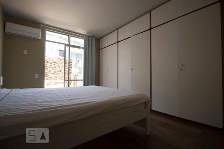 Apartamento à venda com 350m², 4 quartos e 2 vagasSuíte 1