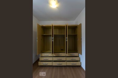 Quarto 2 (Armários) de apartamento à venda com 3 quartos, 63m² em Jardim Previdência, São Paulo