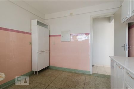 Cozinha de apartamento para alugar com 1 quarto, 40m² em Centro, Campinas