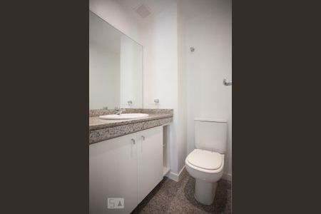 Lavabo de apartamento para alugar com 3 quartos, 130m² em Barra da Tijuca, Rio de Janeiro
