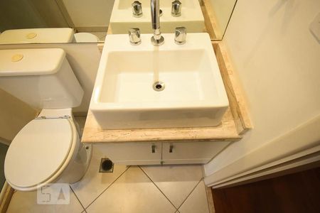 Apartamento à venda com 69m², 2 quartos e 2 vagasDetalhe do Banheiro Suíte