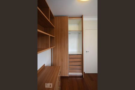 Apartamento à venda com 69m², 2 quartos e 2 vagasArmário do Quarto