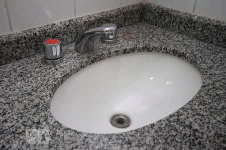 Banheiro de apartamento para alugar com 2 quartos, 60m² em Vila Lúcia, São Paulo