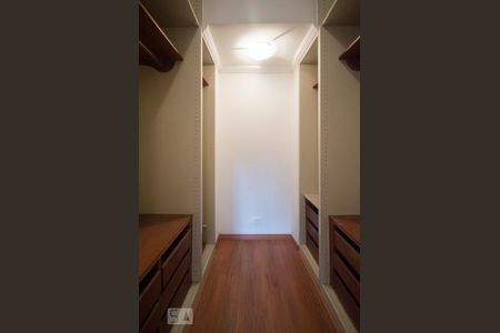 Apartamento para alugar com 108m², 2 quartos e 1 vaga Apartamento para alugar com 108m², 2 quartos e 1 vagaCloset