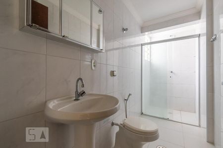 Banheiro de apartamento à venda com 1 quarto, 58m² em Centro, Campinas
