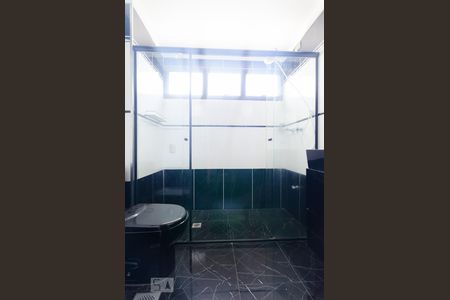 Piso superior - banheiro de apartamento para alugar com 1 quarto, 88m² em Cambuí, Campinas