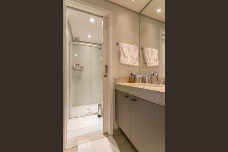 Banheiro de apartamento para alugar com 1 quarto, 36m² em Jardim Paulista, São Paulo
