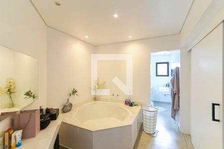 Apartamento à venda com 300m², 4 quartos e 4 vagasBanheiro da Suíte 4