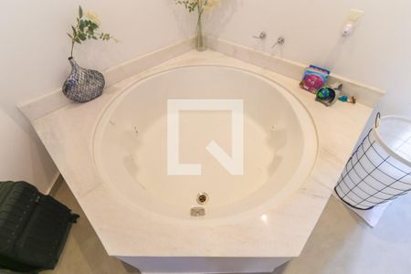 Apartamento à venda com 300m², 4 quartos e 4 vagasBanheiro da Suíte 4