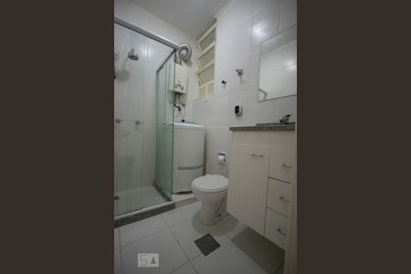 Banheiro de apartamento para alugar com 2 quartos, 50m² em Copacabana, Rio de Janeiro