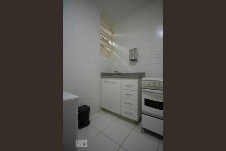 Cozinha de apartamento para alugar com 2 quartos, 50m² em Copacabana, Rio de Janeiro