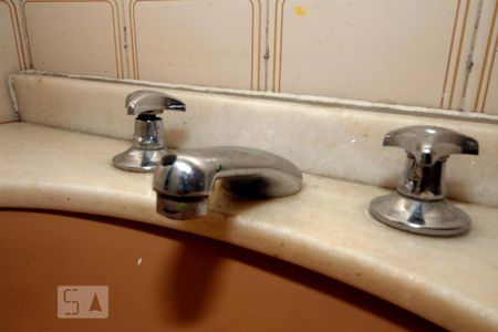 Apartamento à venda com 100m², 2 quartos e 1 vaga Apartamento à venda com 100m², 2 quartos e 1 vagaTorneira Banheiro Social.