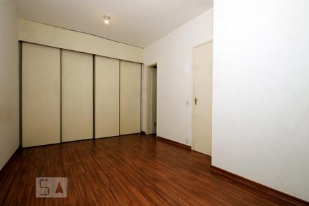 Apartamento à venda com 100m², 2 quartos e 1 vaga Apartamento à venda com 100m², 2 quartos e 1 vagaSuite.