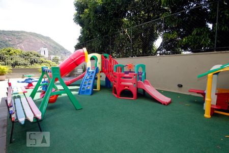 Apartamento à venda com 100m², 2 quartos e 1 vaga Apartamento à venda com 100m², 2 quartos e 1 vagaPlayground.