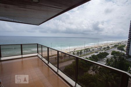 Apartamento à venda com 71m², 1 quarto e 2 vagas Apartamento à venda com 71m², 1 quarto e 2 vagasVista Praia da Barra